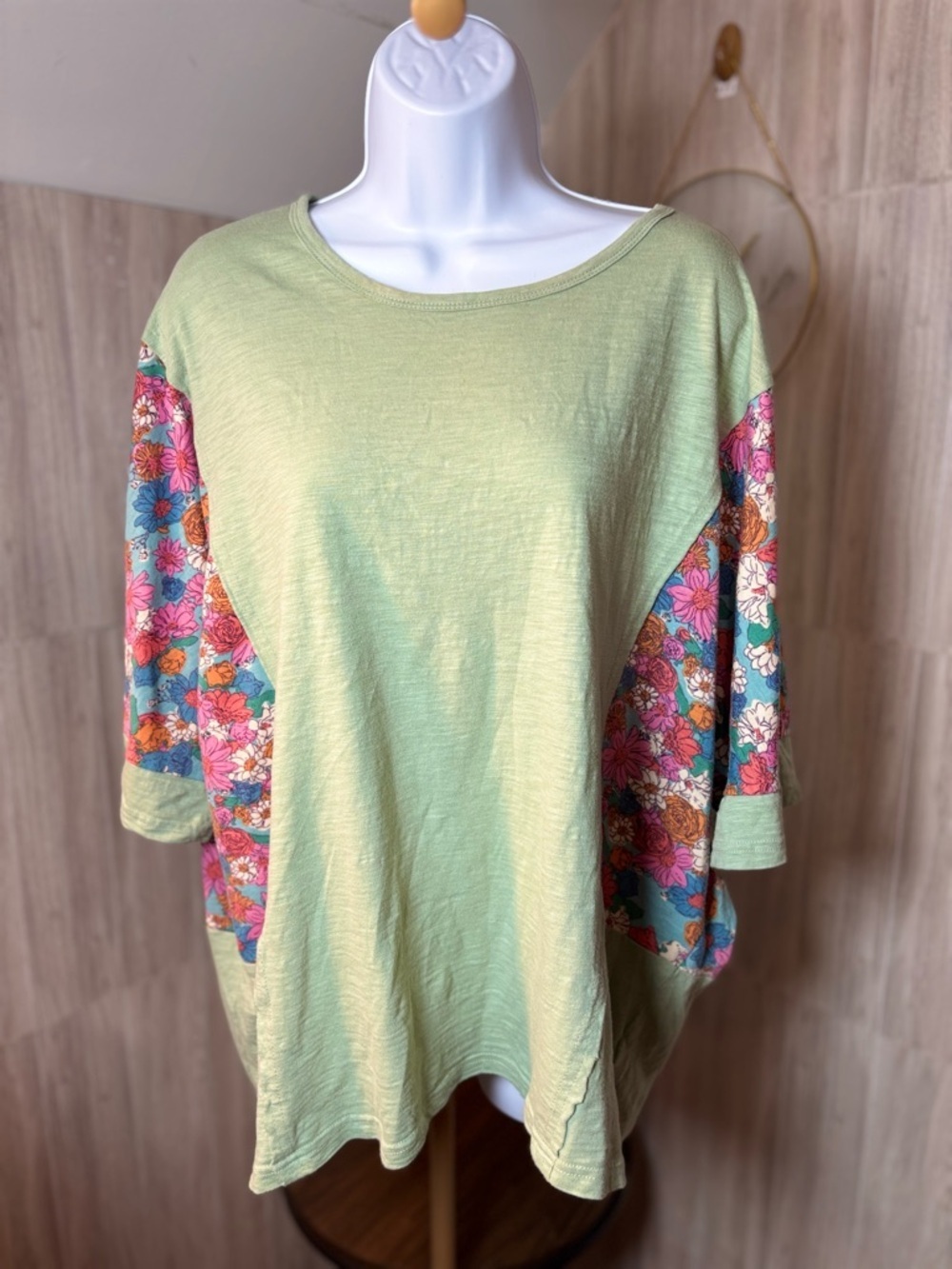GiGiO Light Green Floral-Panel Relaxed Tunic Top
